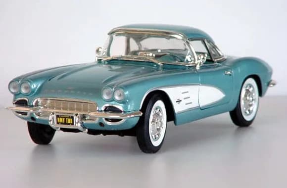 1/18 (Ertl) 1961 CHEVROLET CORVETTE (Mavi- Beyaz)