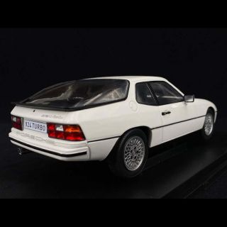 1/18 (Model Car Group) PORSCHE 924 TURBO 1979