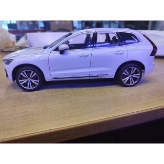 1/18 (Paudi model) Volvo XC60