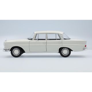 1/18 (Norev) MERCEDES-BENZ 220 S  (W111) (1959-1965)