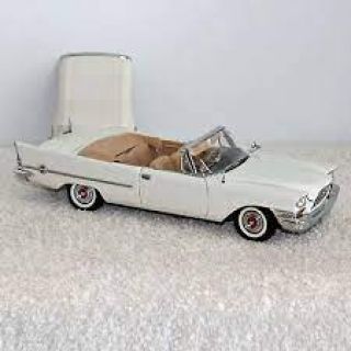 1/24 (Danbury mint) 1957 CHRYSLER 300C CONVERTIBLE