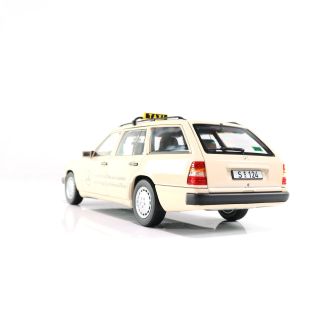 1/18 (Norev) MERCEDES-BENZ 300 D T-MODELL TAXI (S 124)