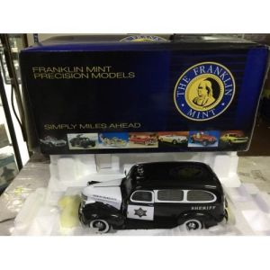 1/24 (Franklin mint) 1946 CHEVY SUBURBAN